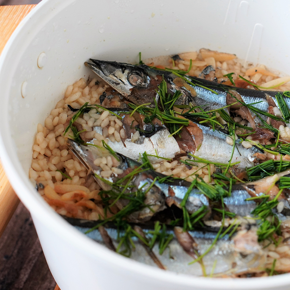 秋刀魚とにんにくの炊き込みご飯